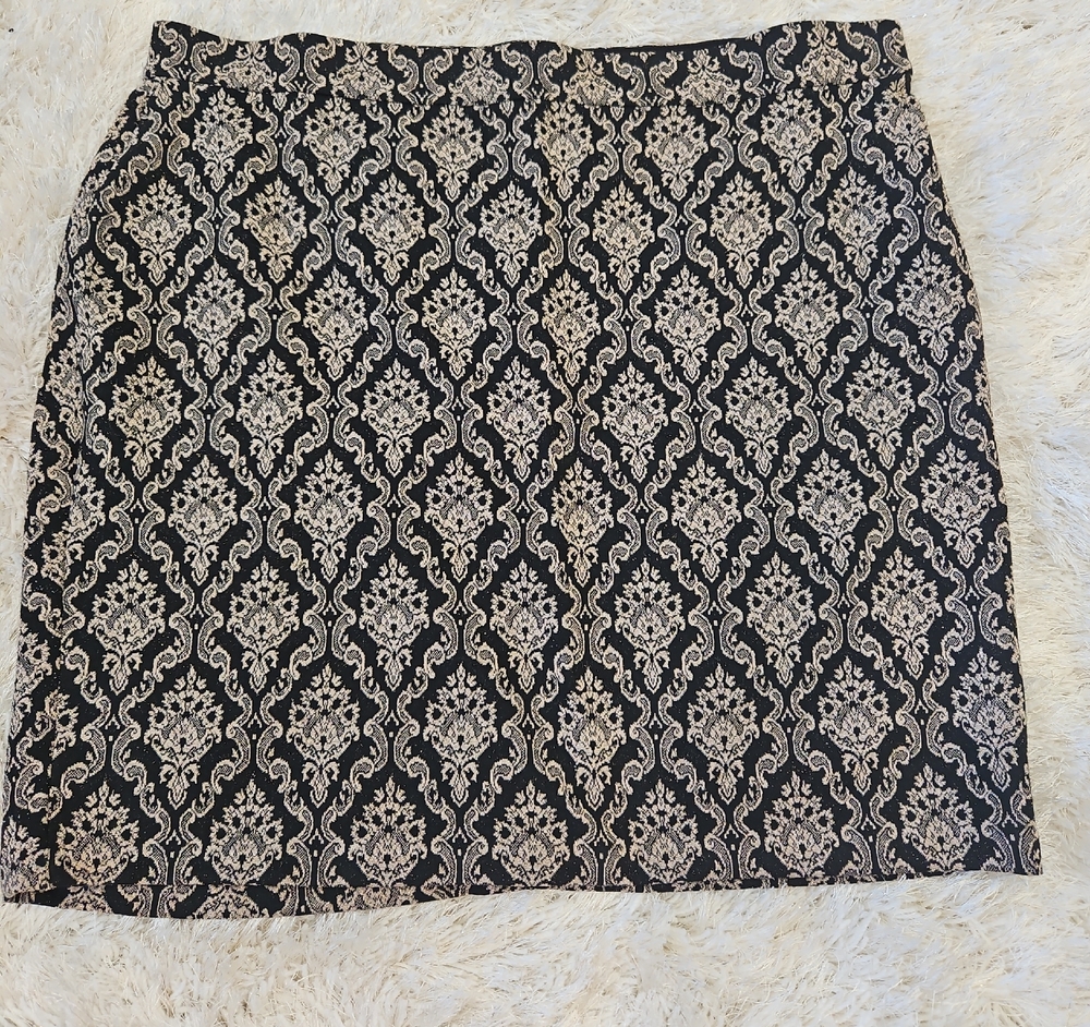 Roz & Ali Black and Gold Shimmering/metallic Patterned Pencil Skirt